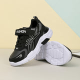 Lightweight and low-top sneakers for children with a practical closure