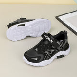 Lightweight and low-top sneakers for children with a practical closure