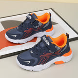 Lightweight and low-top sneakers for children with a practical closure