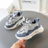 Sneakers, lightweight and breathable sports shoes with elastic laces
