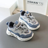 Sneakers, lightweight and breathable sports shoes with elastic laces