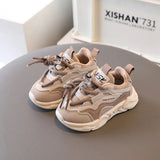 Sneakers, lightweight and breathable sports shoes with elastic laces